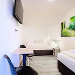 Regiohotel Leipzig West - #fruehstuecksbuffet #toppreisleistung #freeparking #wallbox 3*