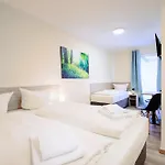 Regiohotel Leipzig West - #fruehstuecksbuffet #toppreisleistung #freeparking #wallbox 3* Шкойдиц