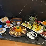 Regiohotel Leipzig West - #fruehstuecksbuffet #toppreisleistung #freeparking #wallbox شكويديتس