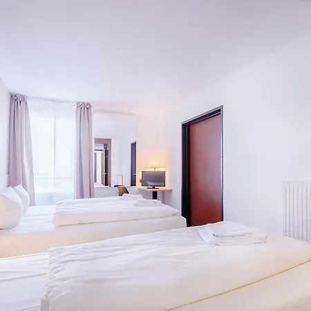Regiohotel Leipzig West - #fruehstuecksbuffet #toppreisleistung #freeparking #wallbox 3*