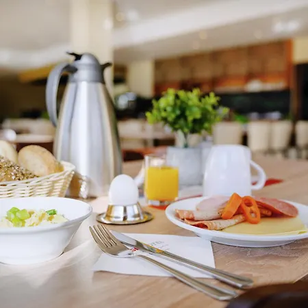 Regiohotel Leipzig West - #fruehstuecksbuffet #toppreisleistung #freeparking #wallbox 3*