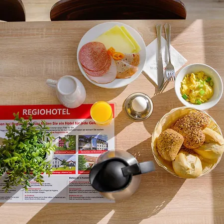 Regiohotel Leipzig West - #fruehstuecksbuffet #toppreisleistung #freeparking #wallbox 3* Schkeuditz