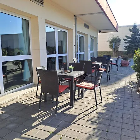 Szálloda Regiohotel Leipzig West - #fruehstuecksbuffet #toppreisleistung #freeparking #wallbox 3*