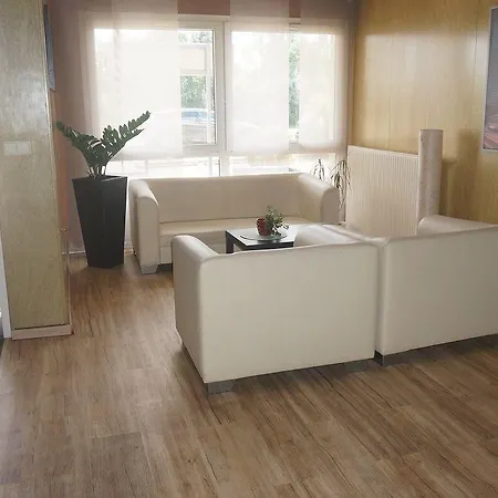 Regiohotel Leipzig West - #fruehstuecksbuffet #toppreisleistung #freeparking #wallbox 3* Schkeuditz