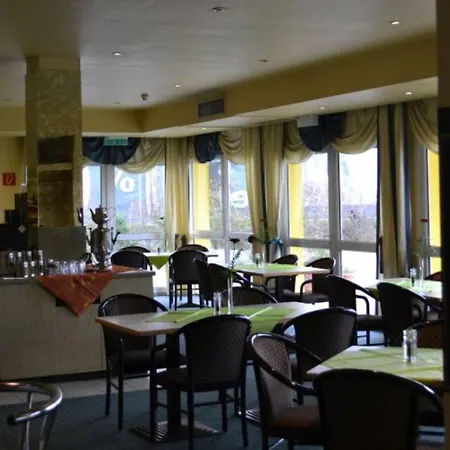 Regiohotel Leipzig West - #fruehstuecksbuffet #toppreisleistung #freeparking #wallbox 3*