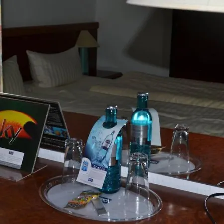 Regiohotel Leipzig West - #fruehstuecksbuffet #toppreisleistung #freeparking #wallbox 3*